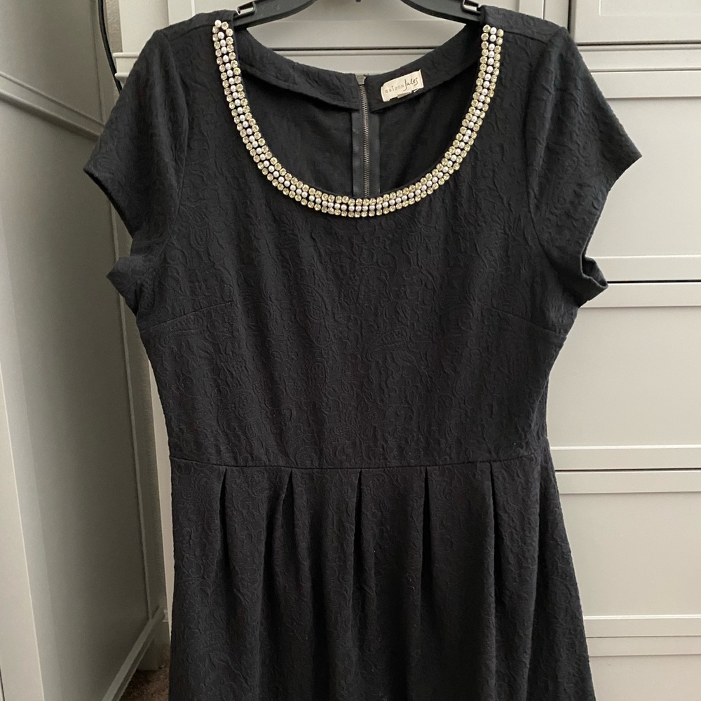 Black cotton dress.